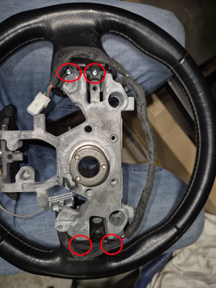v37-steering-wheel-buttons.jpg
