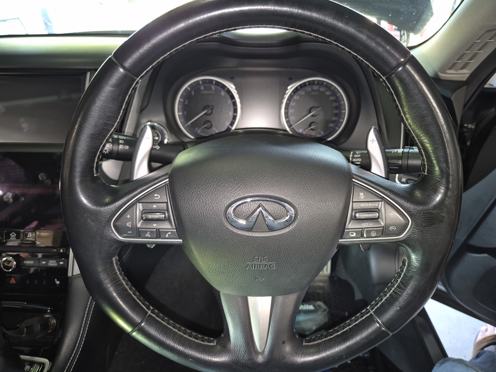 v37-steering-wheel-new.jpg